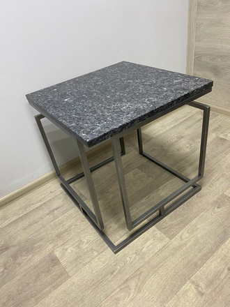 Журнальный стол из лабрадорита Blue Pearl (450x450x450 мм, цвет подстолья серый)