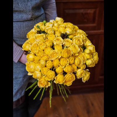 Кустовая роза Россия 40 см 35 шт