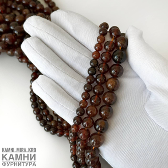 Гранат гессонит, шары 10,3-10,5 мм с трещиноватостью, цена за нить 19 см