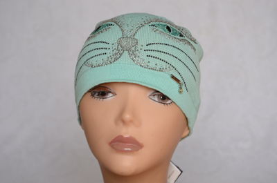 Летняя женская шапка с украшениями стразами кошка фото