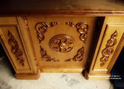 Накладная резьба, церковная мебель, напольный киот