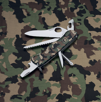 Нож перочинный Victorinox Trailmaster (0.8463.MW94) 111мм 12функц. камуфляж карт.коробка