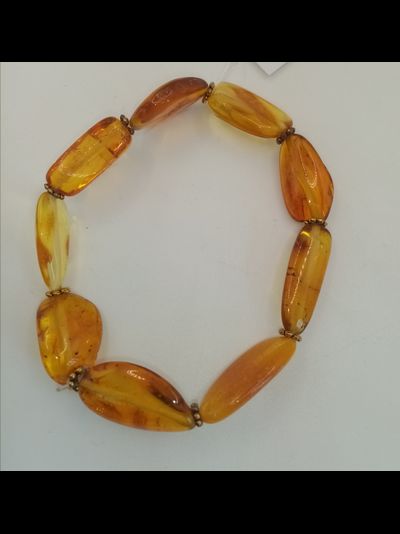 Браслет на резинке с бижутерией