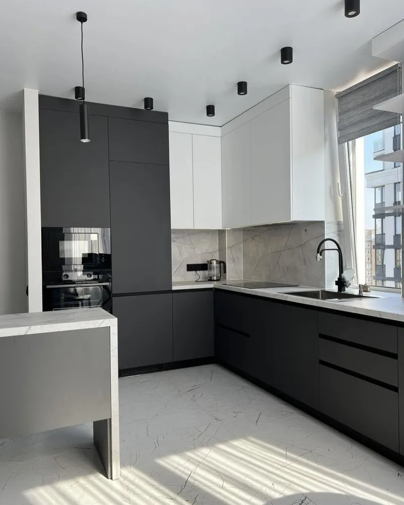 Кухня угловая , 2200*3000 мм. Материал фасадов МДФ. Срок изготовления от 30 рабочих дней. Цена на момент заказа 148000 руб.