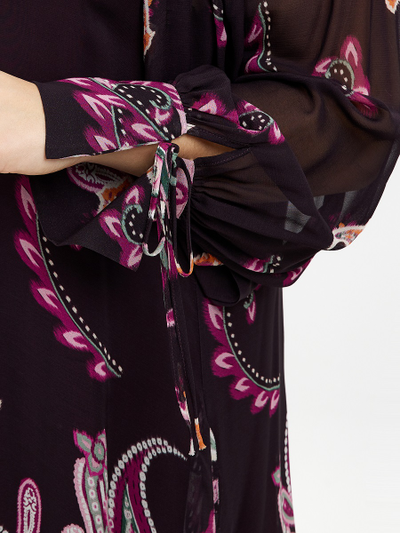 Платье с броским орнаментом