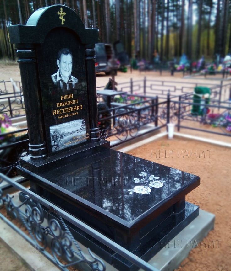 Памятник арка на могилу