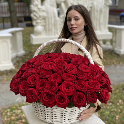 101 красная роза в корзине (цвет на выбор)