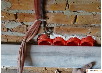 Установка подрозетника в кирпичной стене дома Москва ИВАНМАСТЕР