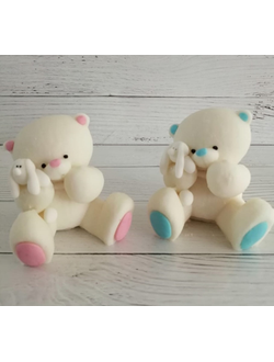 фигурка из шоколадной глазури "Мишка с игрушкой"