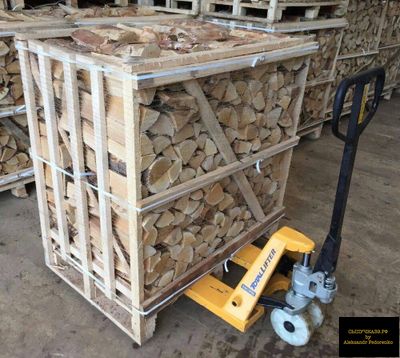 колотые дрова твердых пород на палете