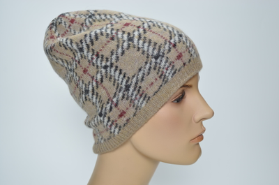 Вязаная итальянская шапка шотландская клетка