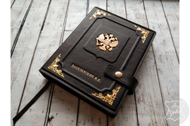 Кожаный ежедневник с гербом РФ и именной надписью