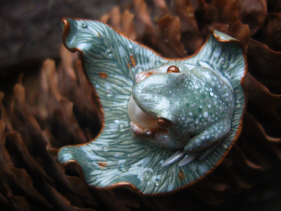 "Аларлимбская лягушка", эльфийская брошь в стиле фэнтезийного арт-нуво