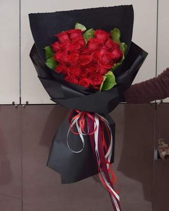 Розы в форме сердца в стильной упаковке