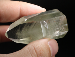 Кварц горный хрусталь с фантомами и хлоритом, кристалл полированный, Бразилия (51*27*22 мм, 44 г) №36858