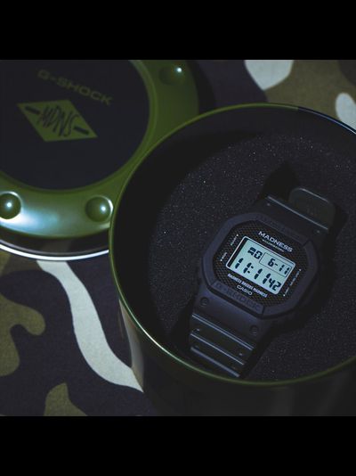 Часы Casio G-Shock DW-5000MD-1