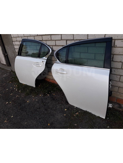 Дверь задняя правая и левая на лексус Gs190 Gs300 Gs350