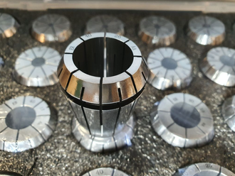 Угловая фрезерная головка AG90-BT50-ER40-132L с набором цанг 4-26 мм 0.008 мм