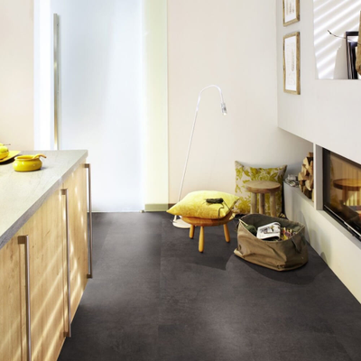 Виниловый пол Wineo 600 stone XL BrooklynFactory DB206W6 в интерьере кухни