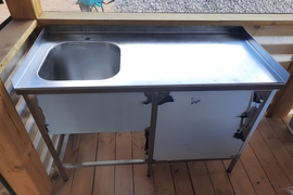 Изготовление мебели из нержавейки для загородного дома