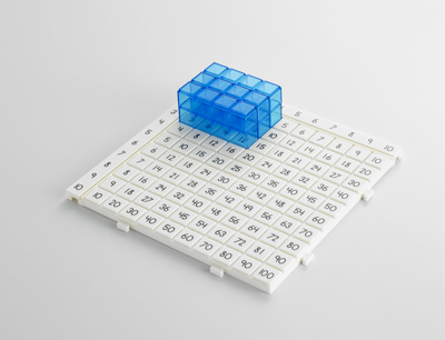 Математические доски и полупрозрачные кубики. Набор учебно-игровой.