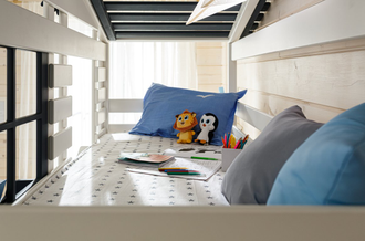 Кровать 2 ярусная чердак-домик из массива сосны  КИДС 20 с бельевыми ящиками и лесенкой