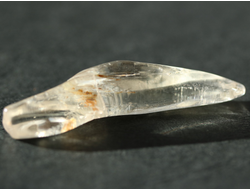 Сподумен (Трифан) прозрачный, галтованный кристалл (52*12*9 мм, 8 г) №5269