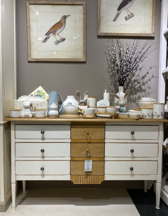 Консоль с 9 ящиками, цвет белый и светлый орех.