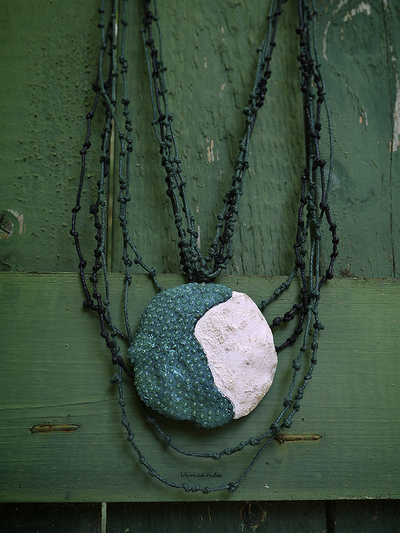 Сказки братьев Гримм. Кулон (колье) из полимерной глины с каплями "росы" - украшение в стиле фэнтези