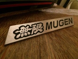 Шильд Mugen в решетку радиатора