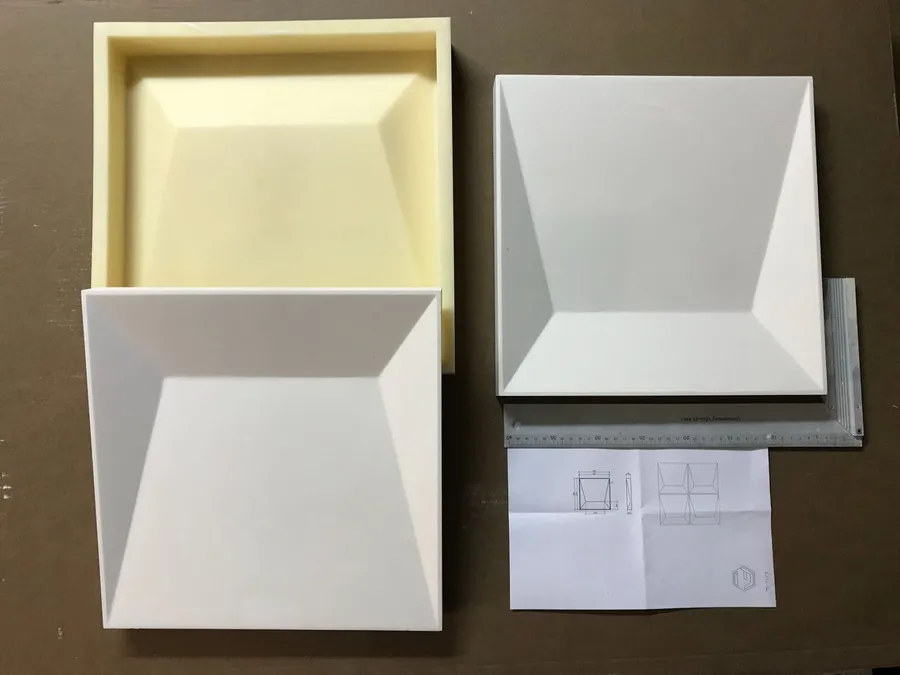 Изготовленная форма и первые отлитые и высушенные панели. Проверка геометрии и сверка с чертежом на производстве.