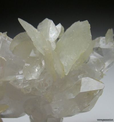 Анкерит на кварце. 50*31*19мм