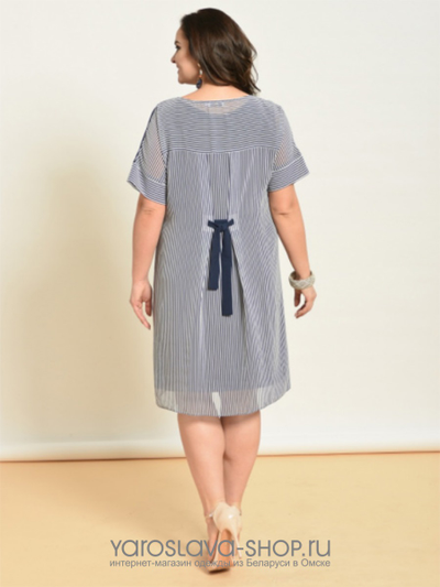 Летнее платье прямого кроя из шифона с карманом и спинкой в полоску