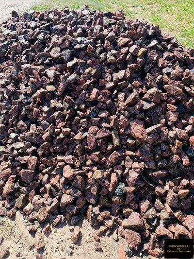 красный щебень