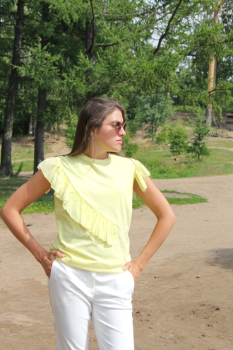 Футболка с воланами