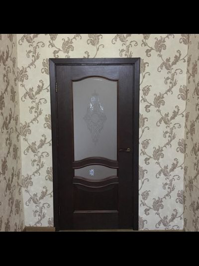 ЛАЙНДОР (УЛЬЯНОВСК)/ МОДЕЛЬ АМЕЛИЯ/ ПОЛОТНО ОСТЕКЛЕННОЕ/ НАТУРАЛЬНЫЙ ШПОН САПЕЛИ (САПЕЛЕ)/ ТОН 10 (КРАСНОЕ ДЕРЕВО)