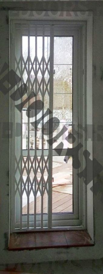 решетка раздвижная металлическая на окно – дверь в патио 33