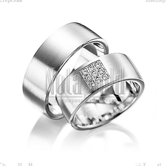 Классические обручальные кольца из белого золота с квадратом из девяти бриллиантов в женском кольце