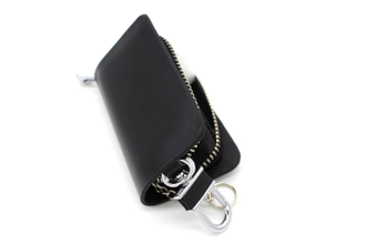 Черная кожаная ключница Nissan