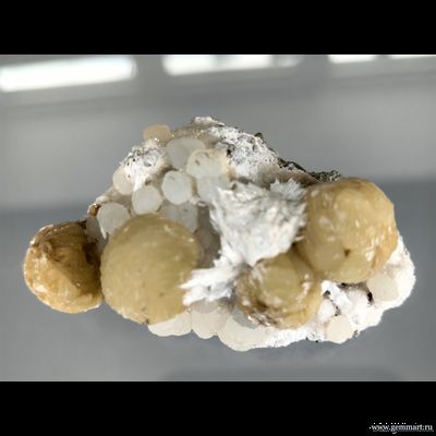 Стильбит, морденит, пренит. Индия. 60*38*24мм