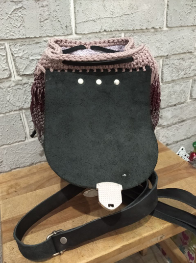 Рюкзак женский "Пряная вишня" с уникальным кожаным клапаном в виде мандалы, ручная работа. Цвет: Бордовый, р-р 24*20*10см.