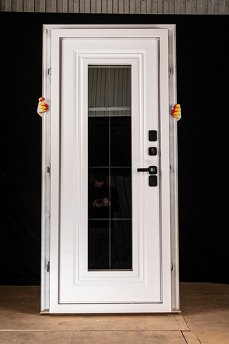 Металлическая входная дверь "Каталея" белый матовый