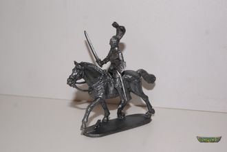 Рыцарь 3.1, серый с мечем. (случайная лошадь)