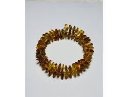 Браслет на пружине двойной из обработанного янтаря