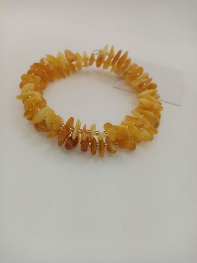 Браслет на пружине из янтаря,двойной,безразмерный.