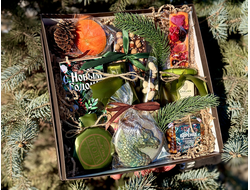 НОВОГОДНИЙ НАБОР "БОЛЬШОЙ" ДЖЕМ, МЁД-СУФЛЕ, СЛАДОСТИ, АРОМАТНЫЙ ЧАЙ, БЕЛЬГИЙСКИЙ ШОКОЛАД В АССОРТИМЕНТЕ