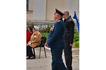 Директор поздравляет