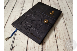 именной кожаный ежедневник в морском стиле, на обложке - бронзовый якорь и именная гравировка