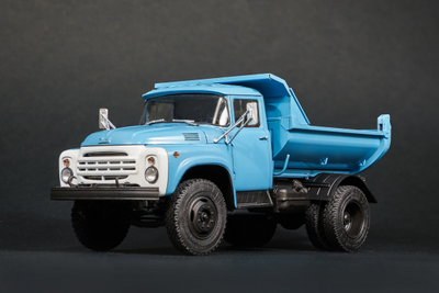 Сборная модель: (AVD Models 3503AVD) Самосвал ЗИЛ-ММЗ-555