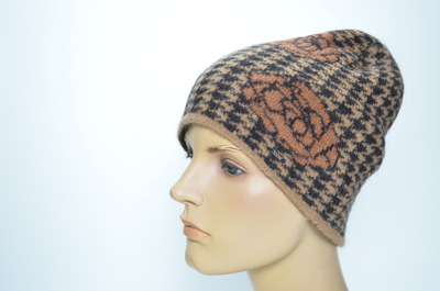 Вязаная шапка с цветком Италия